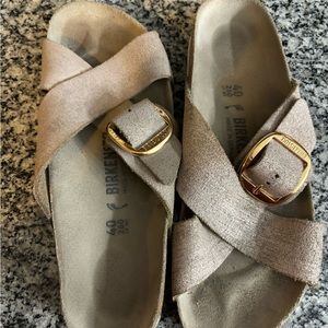 Big buckle Birkenstocks. Size 40. Light sparkling pink